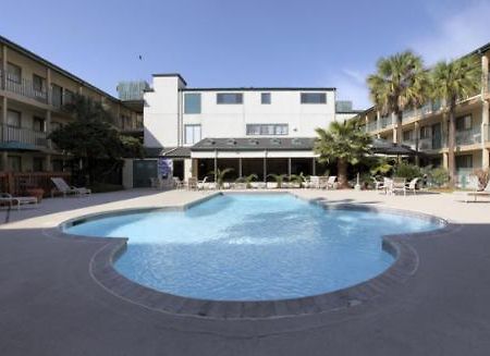 Amerihome Inn & Suites Houston Airport North 외부 사진