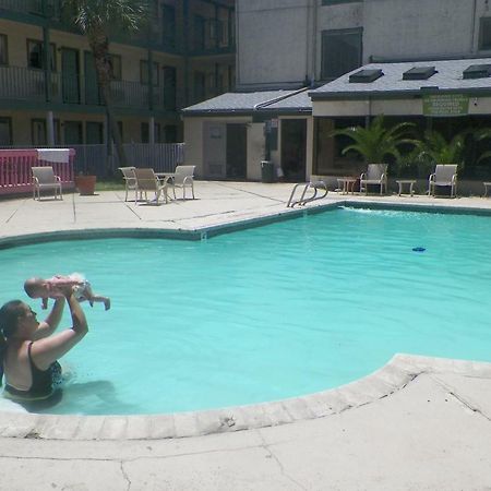 Amerihome Inn & Suites Houston Airport North 외부 사진
