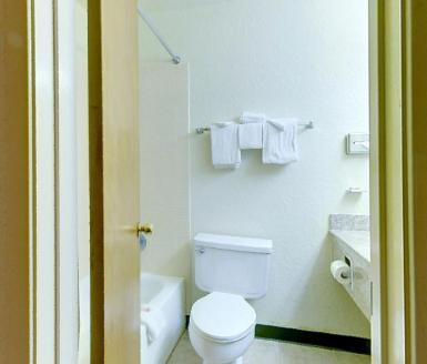 Amerihome Inn & Suites Houston Airport North 객실 사진