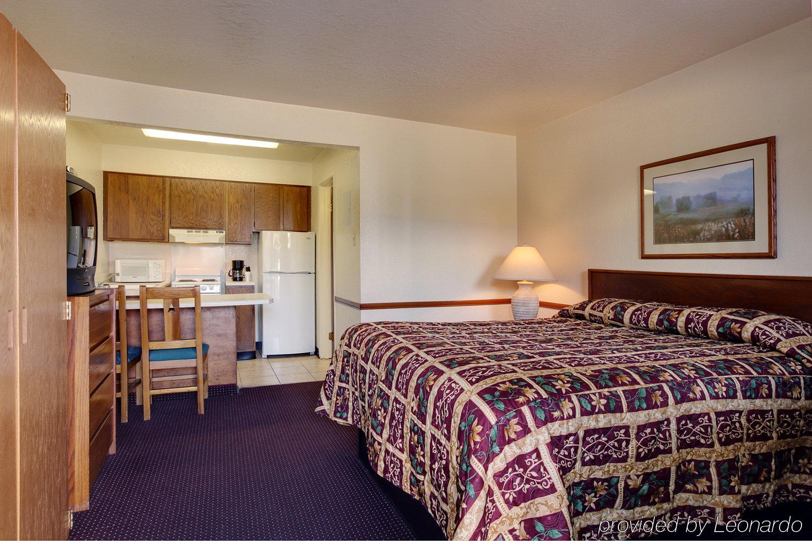 Amerihome Inn & Suites Houston Airport North 객실 사진