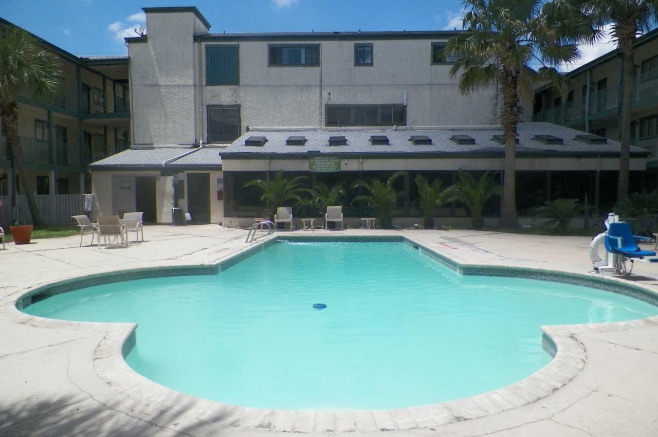 Amerihome Inn & Suites Houston Airport North 외부 사진